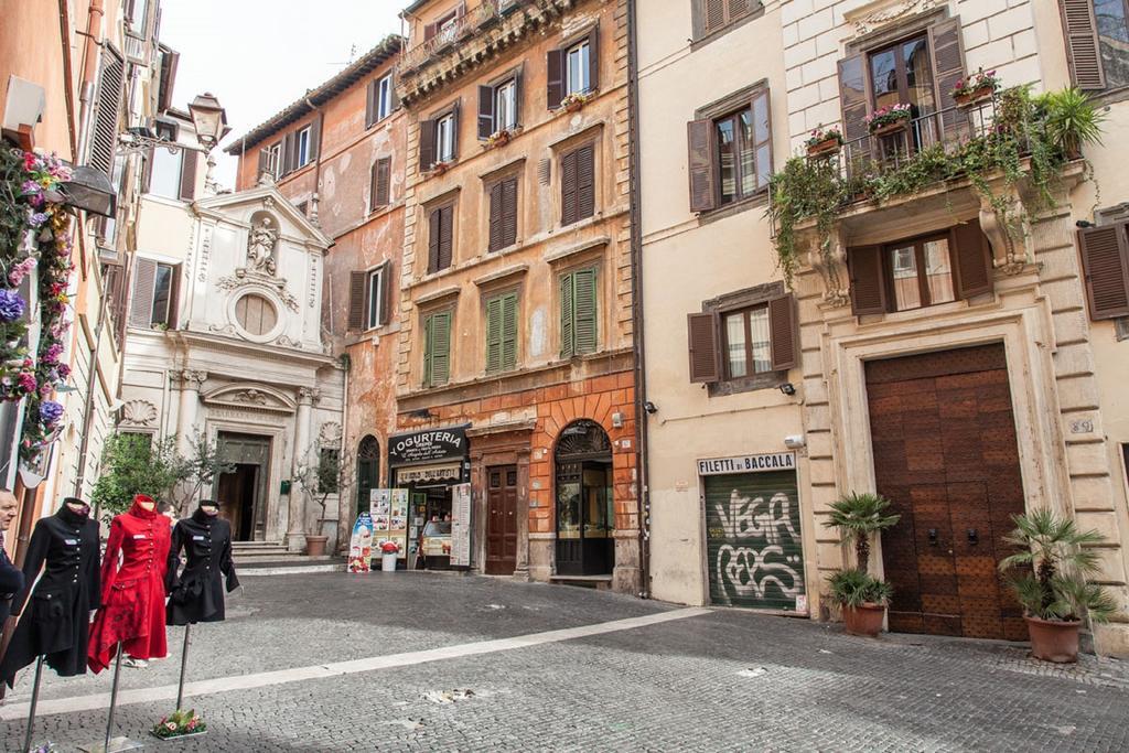 ローマ Boutique Domus Navona Librariヴィラ 部屋 写真